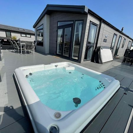 Indulgence Lakeside Lodge I3 With Hot Tub, Private Fishing Peg Situated At Tattershall Lakes Country Park Εξωτερικό φωτογραφία