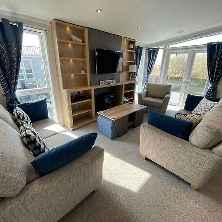 Indulgence Lakeside Lodge I3 With Hot Tub, Private Fishing Peg Situated At Tattershall Lakes Country Park Εξωτερικό φωτογραφία