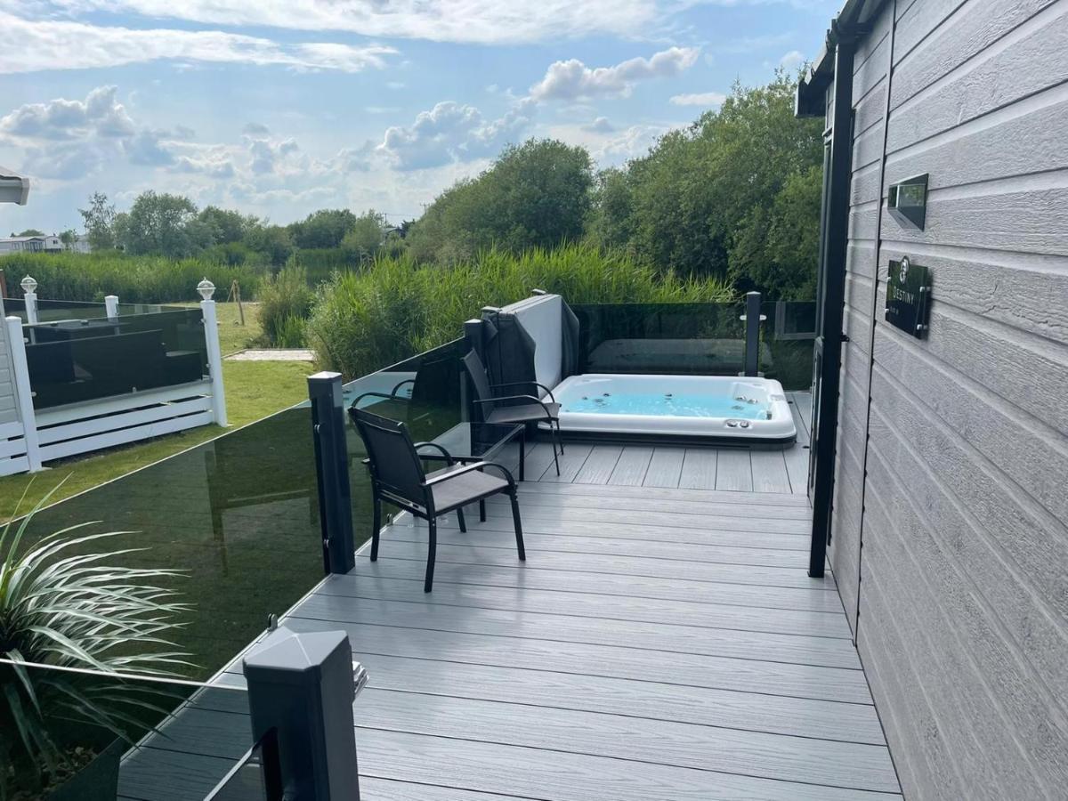Indulgence Lakeside Lodge I3 With Hot Tub, Private Fishing Peg Situated At Tattershall Lakes Country Park Εξωτερικό φωτογραφία
