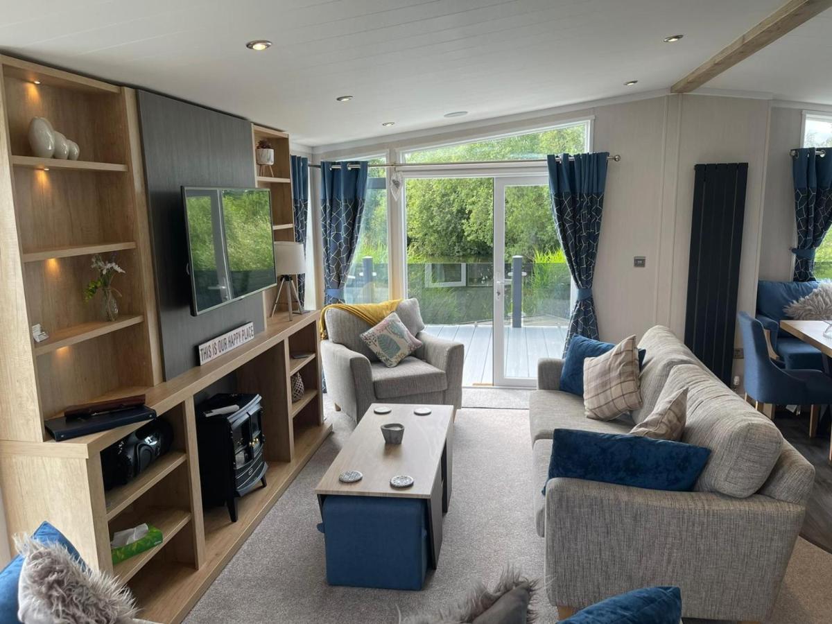 Indulgence Lakeside Lodge I3 With Hot Tub, Private Fishing Peg Situated At Tattershall Lakes Country Park Εξωτερικό φωτογραφία