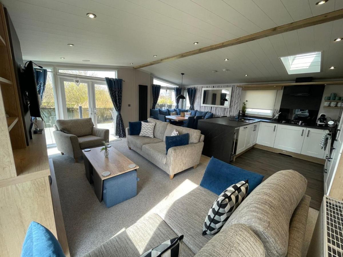 Indulgence Lakeside Lodge I3 With Hot Tub, Private Fishing Peg Situated At Tattershall Lakes Country Park Εξωτερικό φωτογραφία