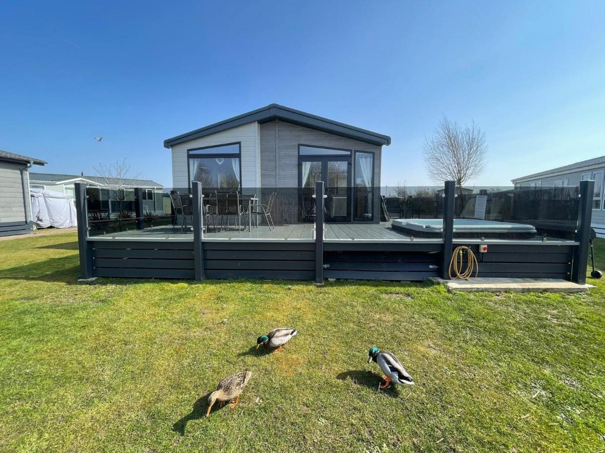 Indulgence Lakeside Lodge I3 With Hot Tub, Private Fishing Peg Situated At Tattershall Lakes Country Park Εξωτερικό φωτογραφία